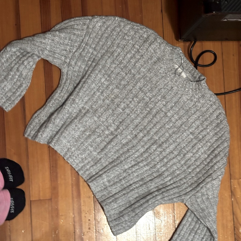 Jessica Simpson Gray Crew Neck Sweater